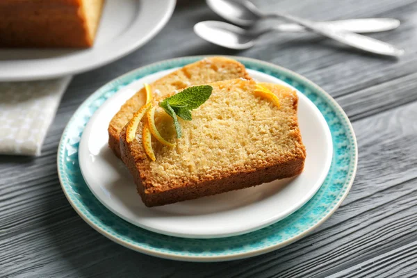 Lezzetli narenciye pasta dilimlenmiş