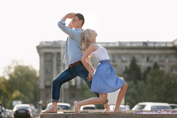 Couple passionné dansant — Photo
