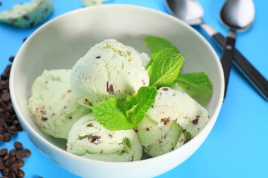 Naneli çikolata chip dondurma