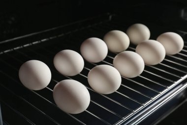 Izgarada pişirme yumurta