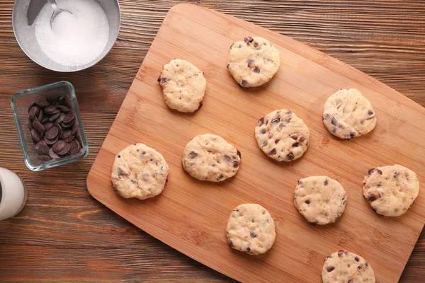 Raw dough with chocolate chips — Stock Photo, Image