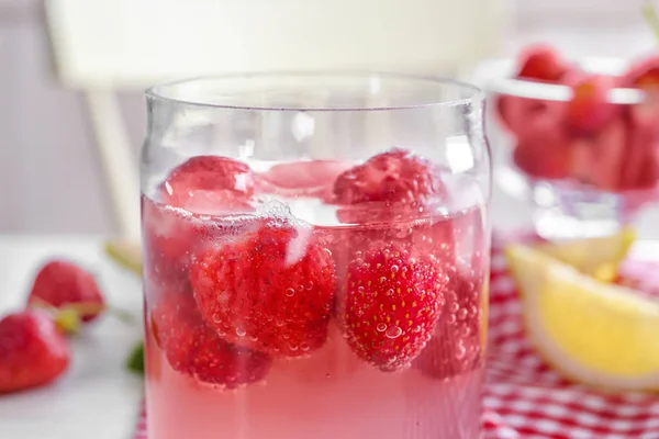 Deliciosa limonada de fresa —  Fotos de Stock