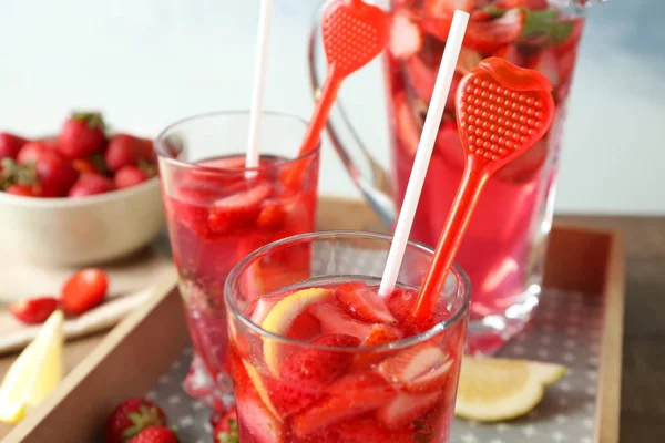 delicious strawberry lemonade