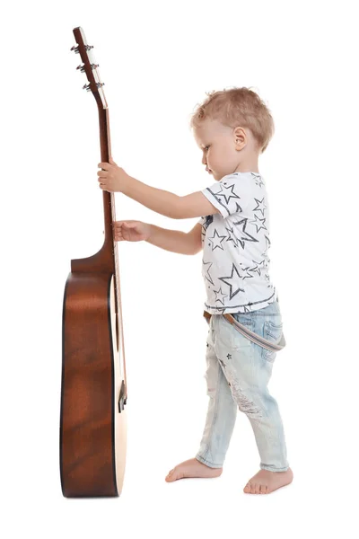Lindo niño con guitarra acústica — Foto de Stock
