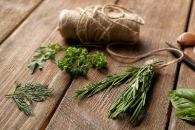 Taze otlar ile kompozisyon 