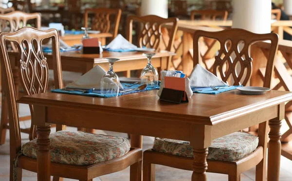 Masayı modern kafede resort adlı