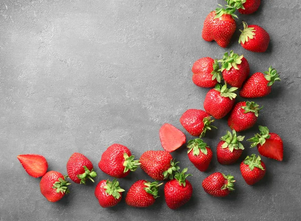 Composition with delicious strawberry on grey table — Stock Photo, Image