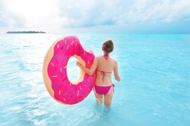 Renkli şişme çörek 