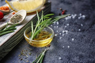 taze biberiye ve baharatlar