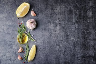 limon ve sarımsak ile taze biberiye