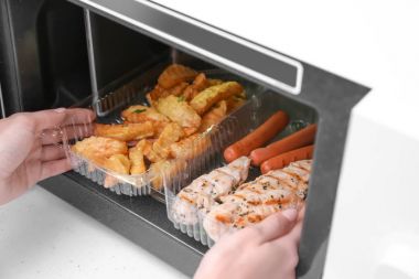 Konteyner patates kızartması ile