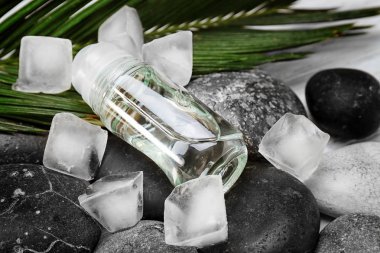 Taşlar ve yaprak deodorant