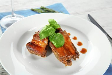 Lezzetli kaburga plakalı 