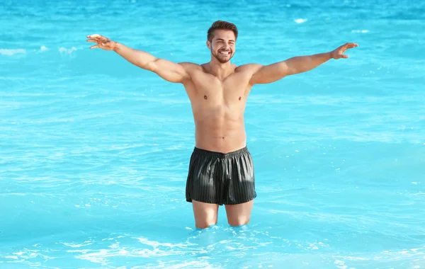 kas yakışıklı genç