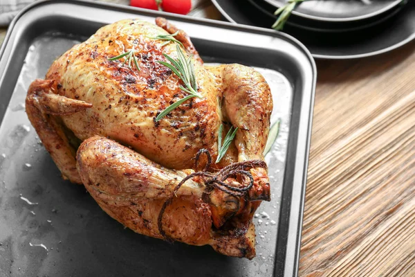 Sac pişirme üzerinde lezzetli altın Türkiye