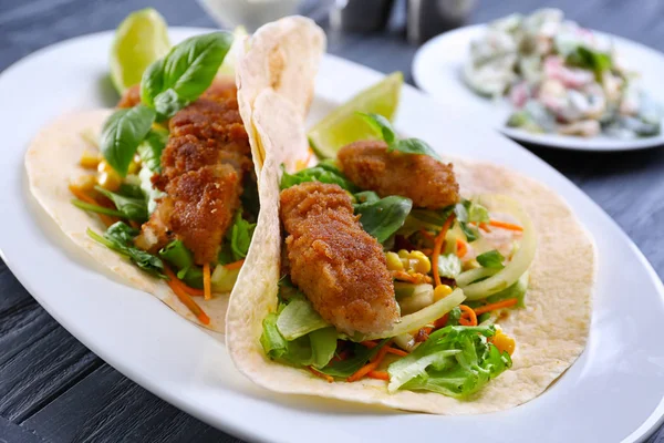 Deliciosos tacos de pescado —  Fotos de Stock