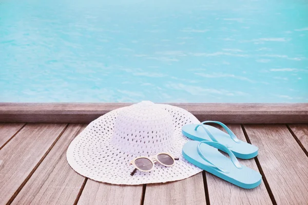 Strandzubehör Auf Hölzernen Pontons Seebad Sommerferienkonzept — Stockfoto