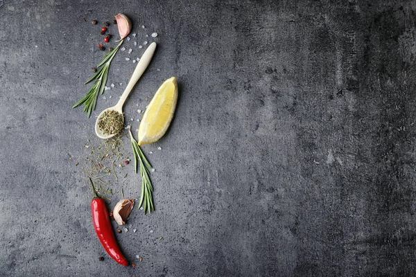 taze biberiye ve baharatlar