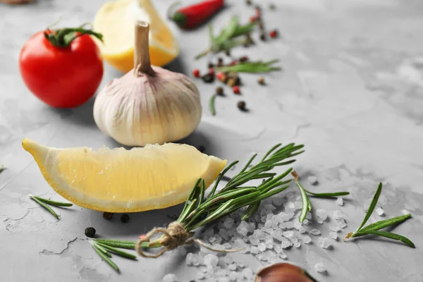 taze biberiye ve baharatlar