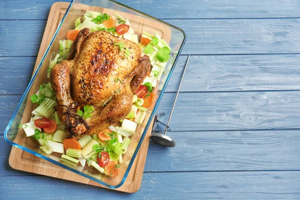 Baking dish with delicious turkey and vegetables — Stock Photo, Image