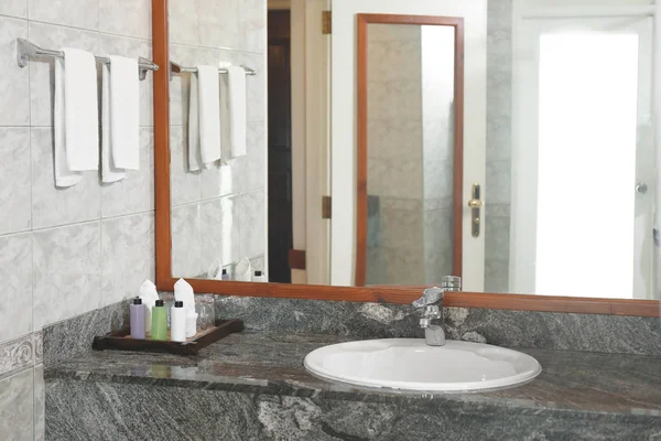 Bathroom in modern hotel at resort — Stock Photo, Image