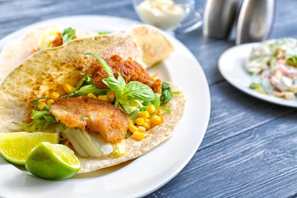 Delicioso taco de pescado —  Fotos de Stock