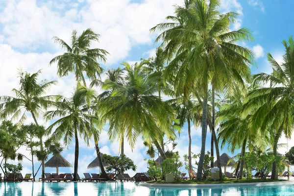 Territory of hotel at tropical resort — Stock Photo, Image
