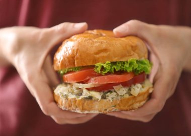Kadın holding burger Türkiye ile