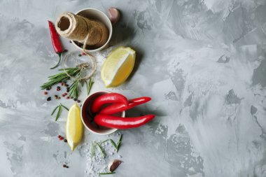 taze biberiye ve baharatlar