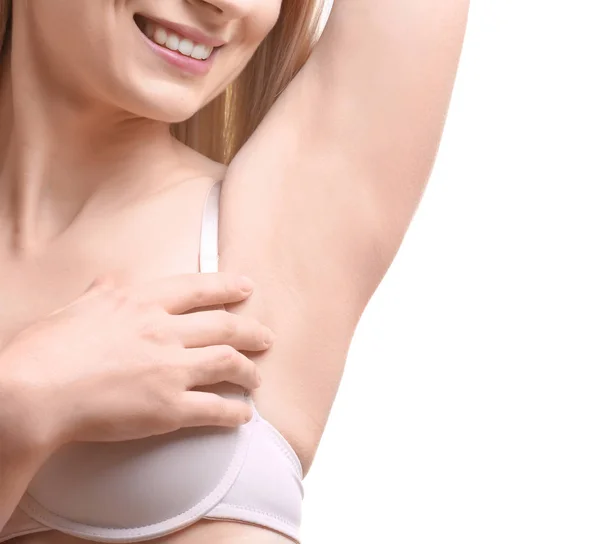 Mooie jonge vrouw op witte achtergrond. Concept van het gebruik van deodorant — Stockfoto