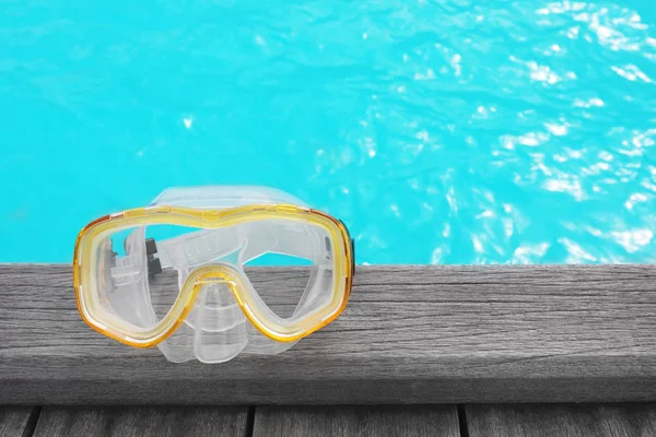 Máscara Para Snorkeling Pontão Madeira Recurso Mar Conceito Férias Verão — Fotografia de Stock