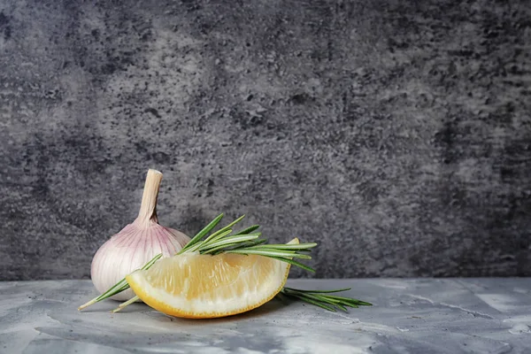 Rosemary limon ve sarımsak ile