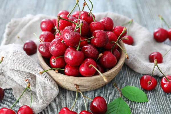 Fresh ripe cherries — Stock Photo, Image