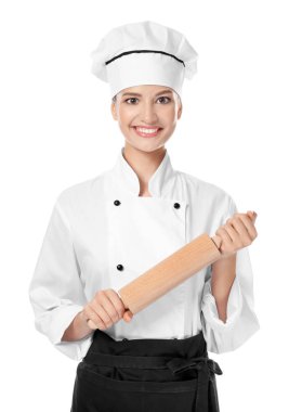 Beyaz arka plan üzerinde oklava ile genç kadın Şef