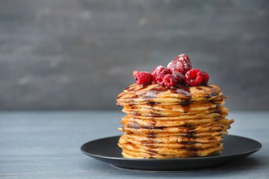Lezzetli gözleme ile plaka 