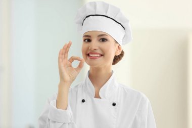 genç kadın aşçı 