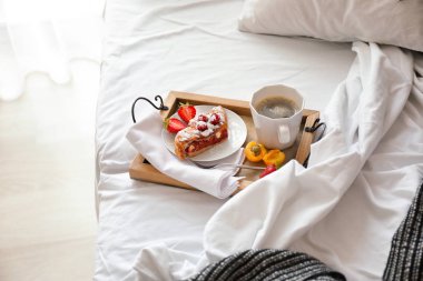 Yatakta lezzetli breakfast