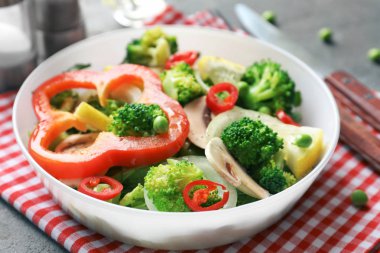 Tabak Brokoli Salatası ile