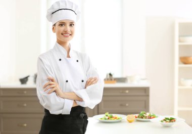 genç kadın aşçı 