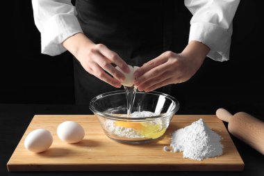 genç kadın aşçı 