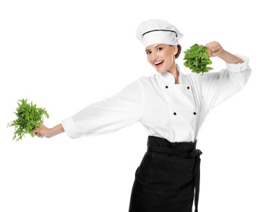 Beyaz arka plan üzerinde otlar ile genç kadın Şef