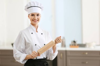genç kadın aşçı 