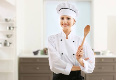 genç kadın aşçı 