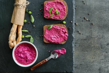 lezzetli kremsi pancar humus 