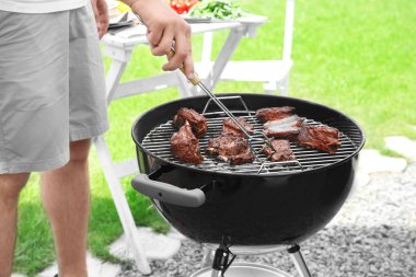 Kaburga pişirme adam 