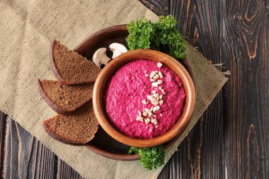 lezzetli kremsi pancar humus 