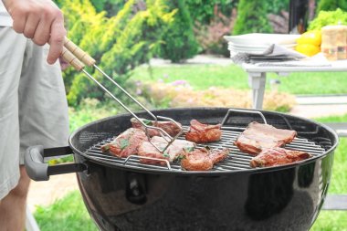 Kaburga pişirme adam 