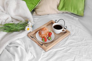 Yatakta lezzetli breakfast