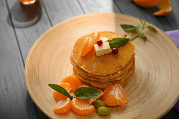 Plate with delicious pancakes — Stock Photo, Image