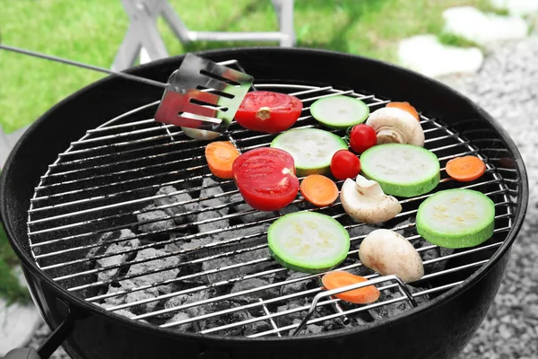 Cooking of appetizing juicy vegetables outdoors — Stock Photo, Image